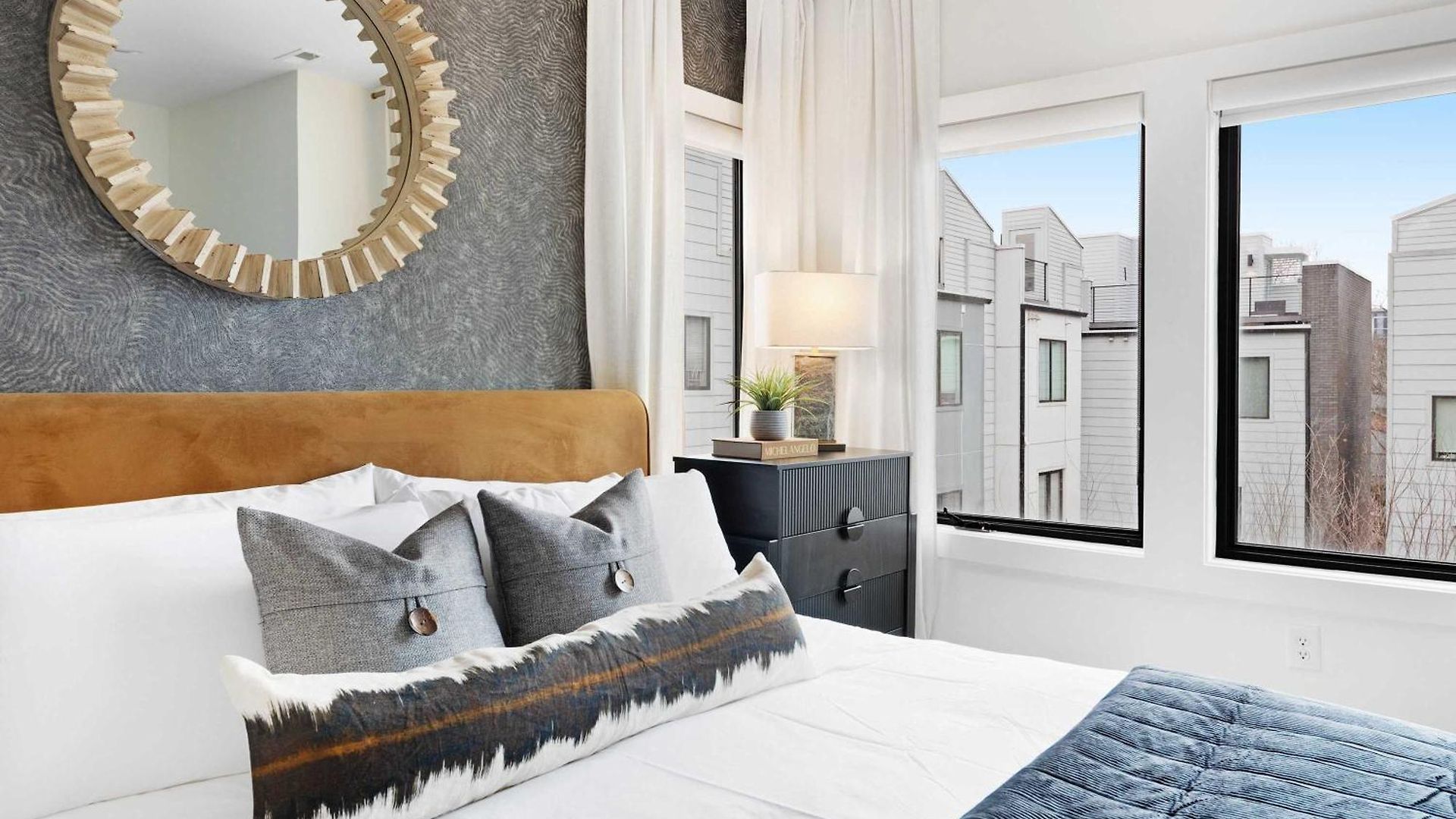 Holiday home The Hawkins House - Walk To Gulch, Rooftop Views! Nashville