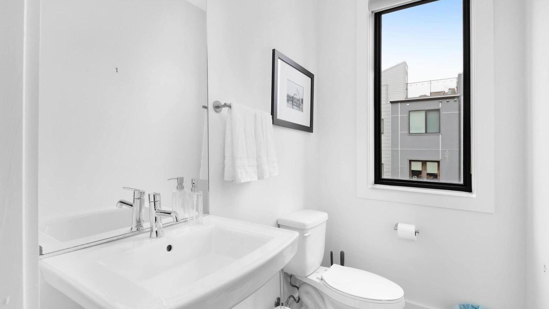 The Hawkins House - Walk To Gulch, Rooftop Views! *