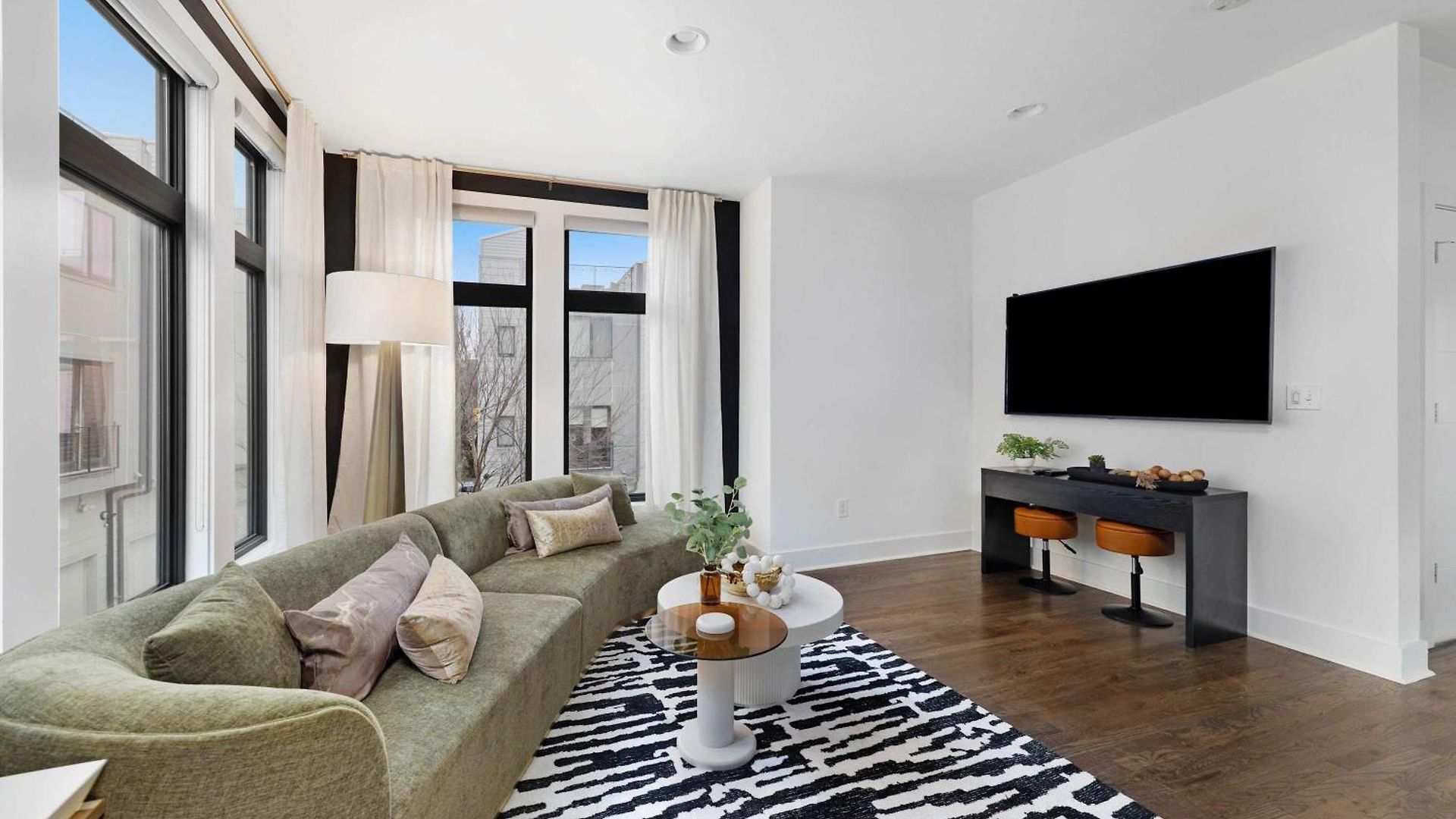The Hawkins House - Walk To Gulch, Rooftop Views!