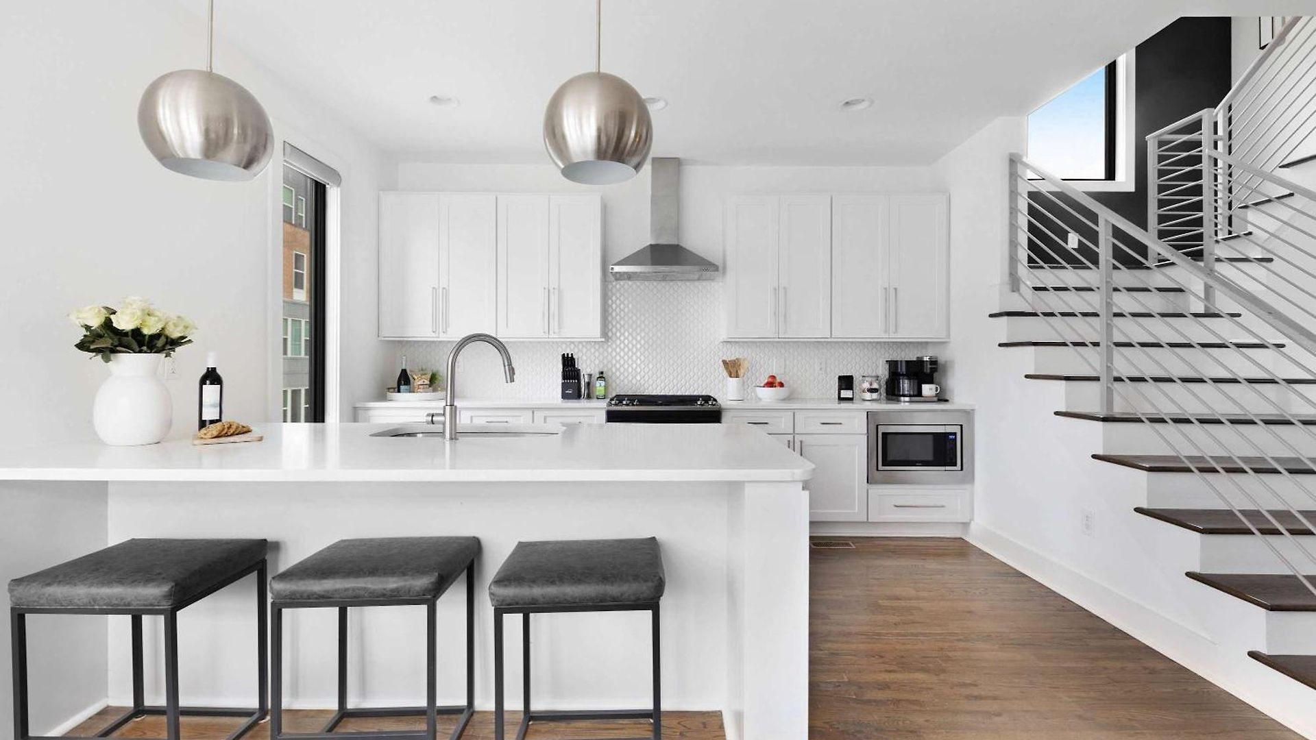 The Hawkins House - Walk To Gulch, Rooftop Views! Holiday home *