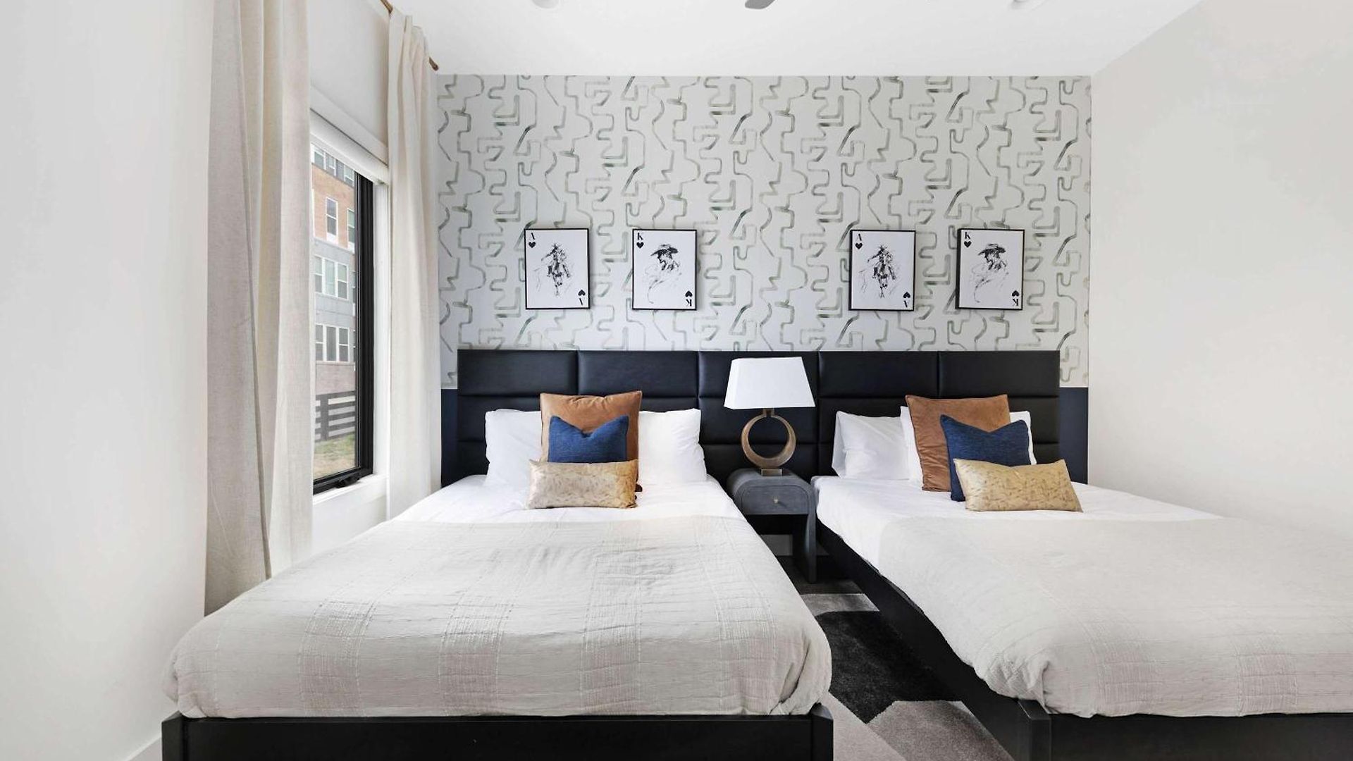 The Hawkins House - Walk To Gulch, Rooftop Views! *