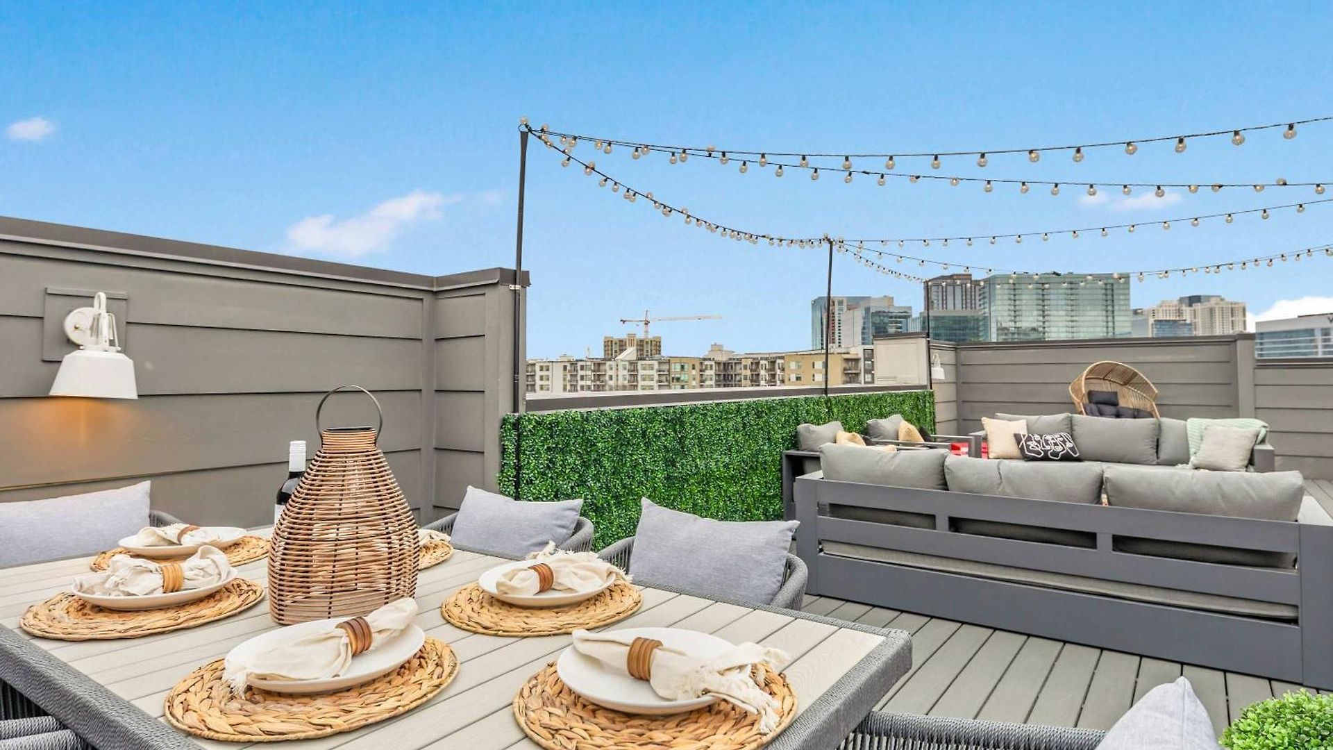 The Hawkins House - Walk To Gulch, Rooftop Views!