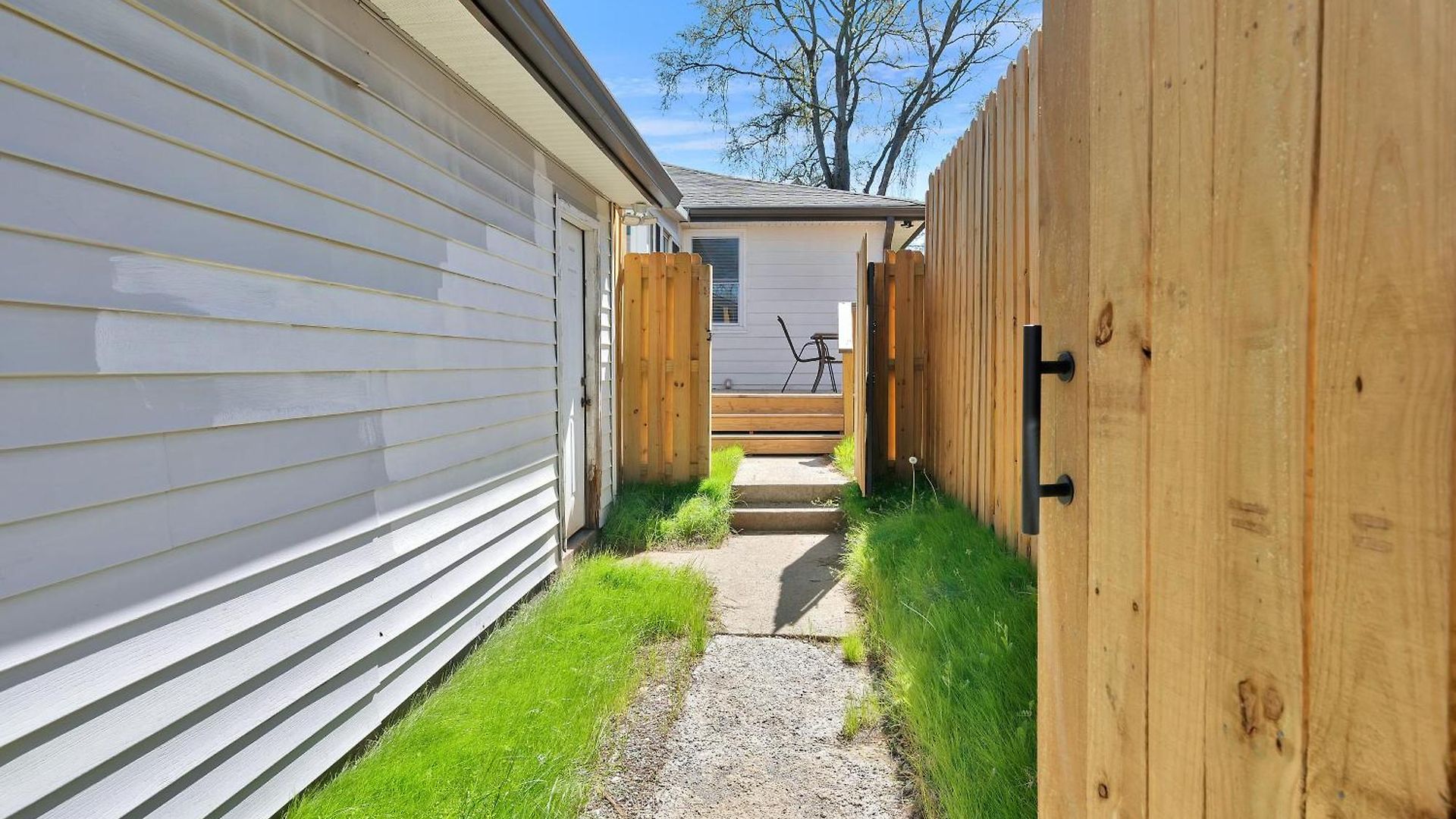 Cute, Charming, West Nash,1 Bed 1bath , Private Fenced Yard