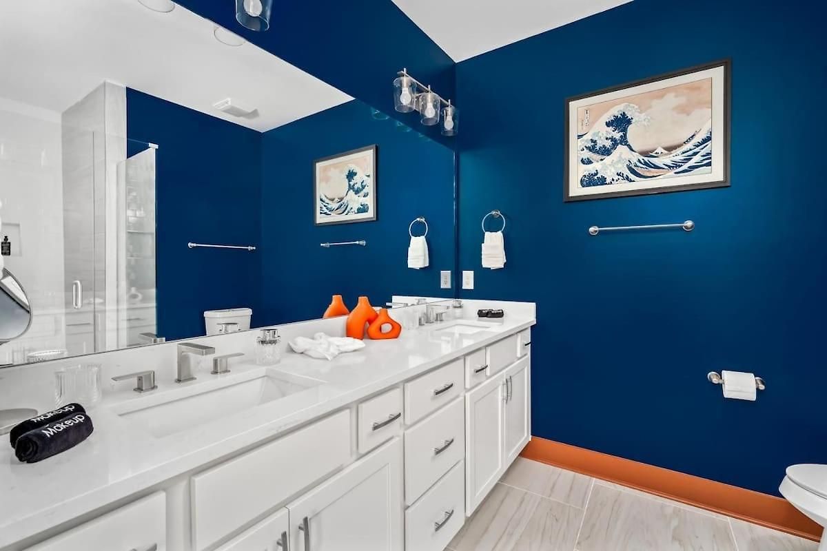Chic Oasis 2 Miles From Dt - Pool Table - B-dashy Holiday home