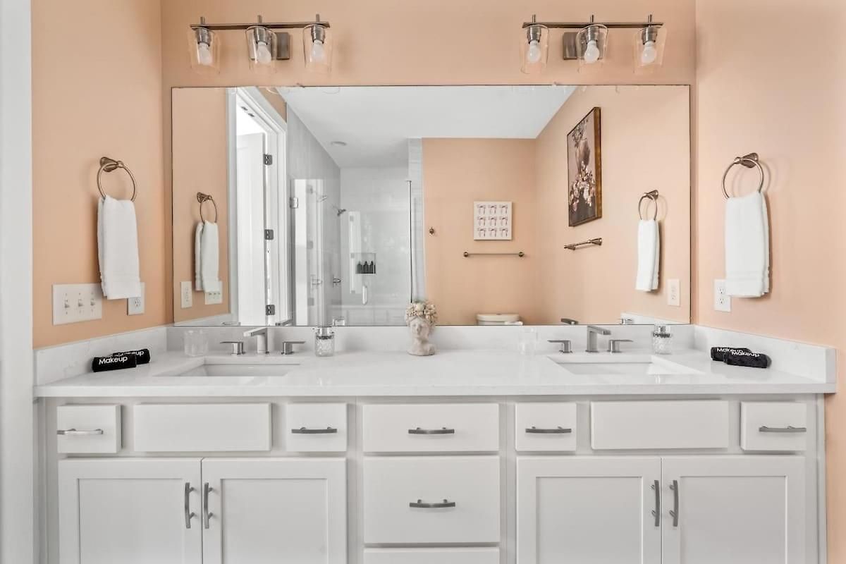 Bloom Haus Dt 2miles - 8 Q Beds - Rooftop - Omg