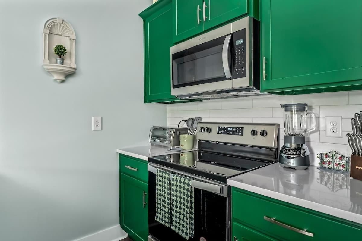 Bloom Haus Dt 2miles - 8 Q Beds - Rooftop - Omg
