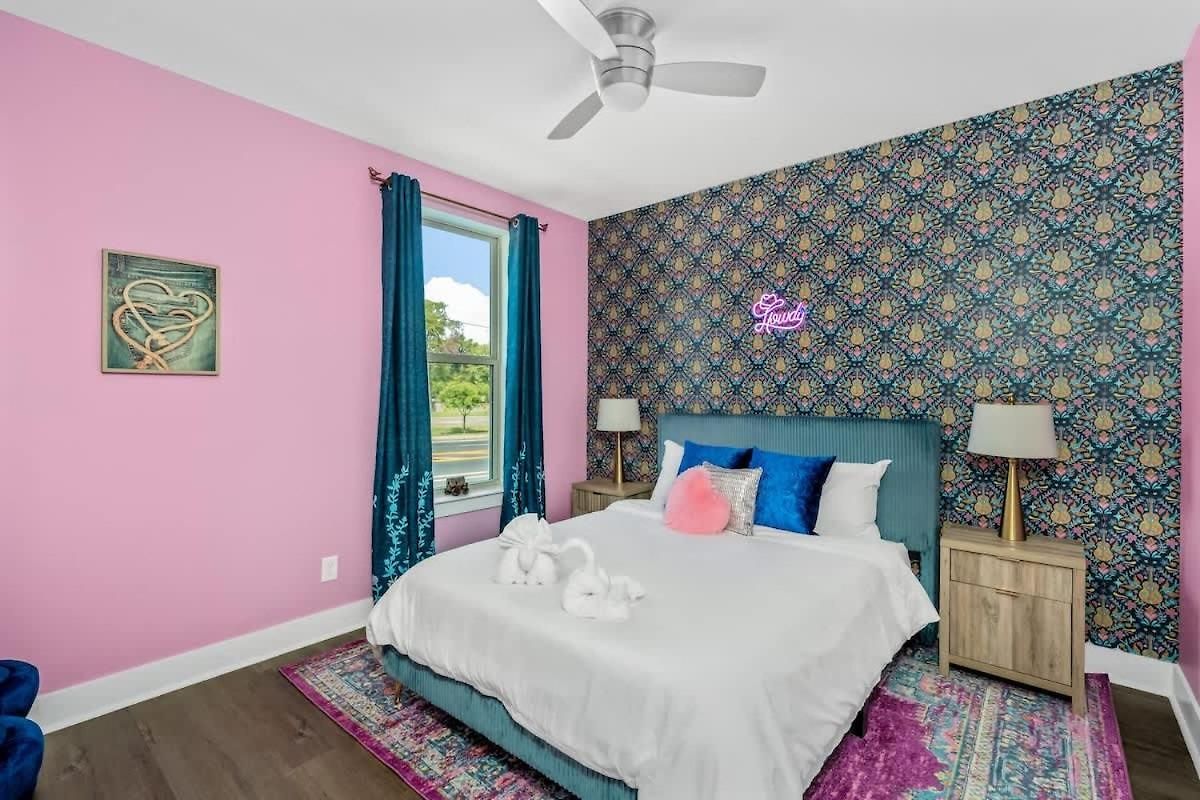Holiday home Disco Cowgirl Broadway 2miles - 8 Q Beds - Rooftop - Omg