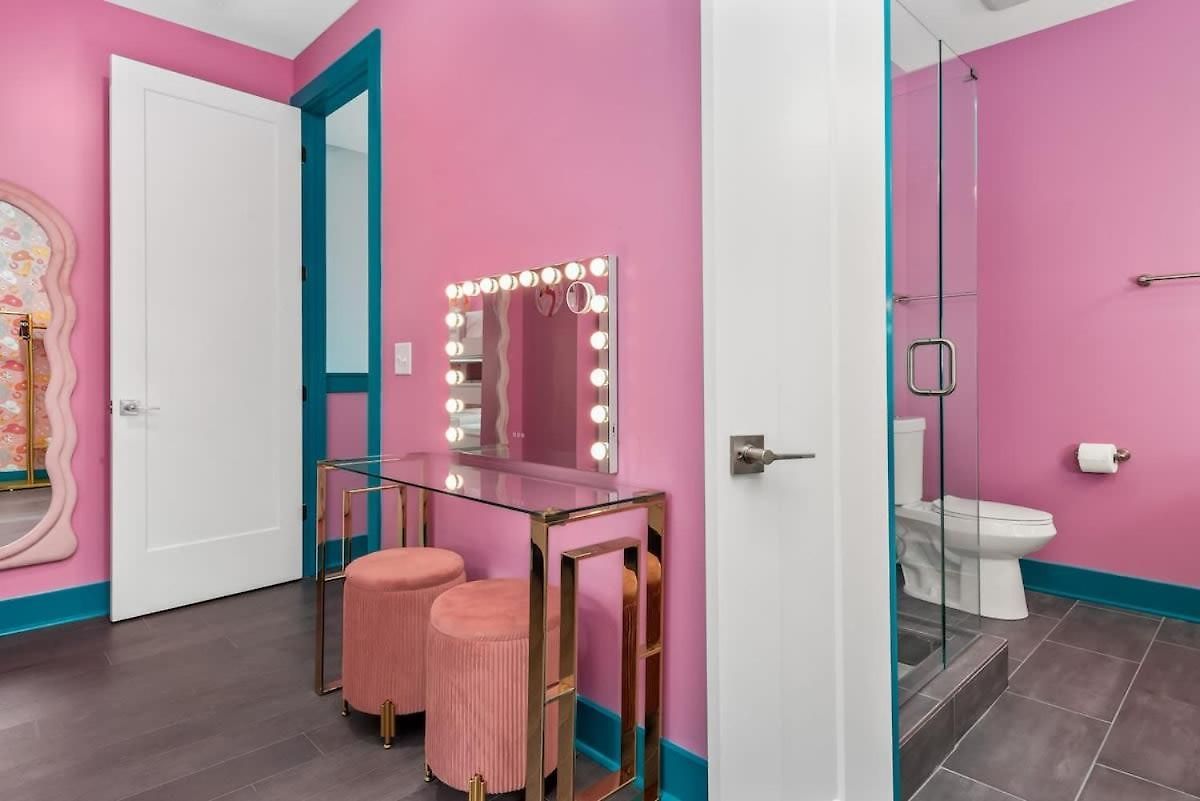 Holiday home Girls' Getaway - Flamingle House - Broadway 2 Miles - Rooftop - Wow *