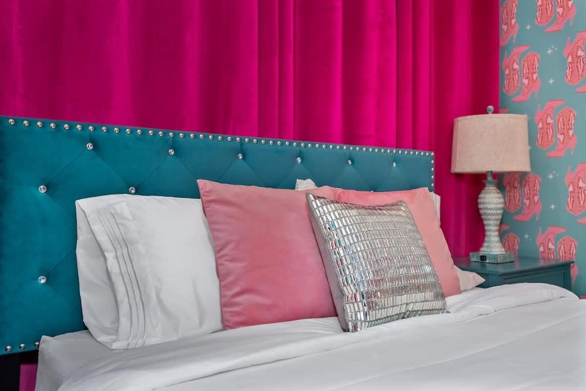 Holiday home Girls' Getaway - Flamingle House - Broadway 2 Miles - Rooftop - Wow *