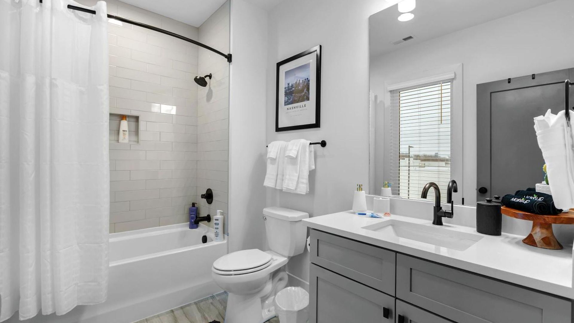 14 Bed Luxe Retreat With Game & Perfect For Large Groups!