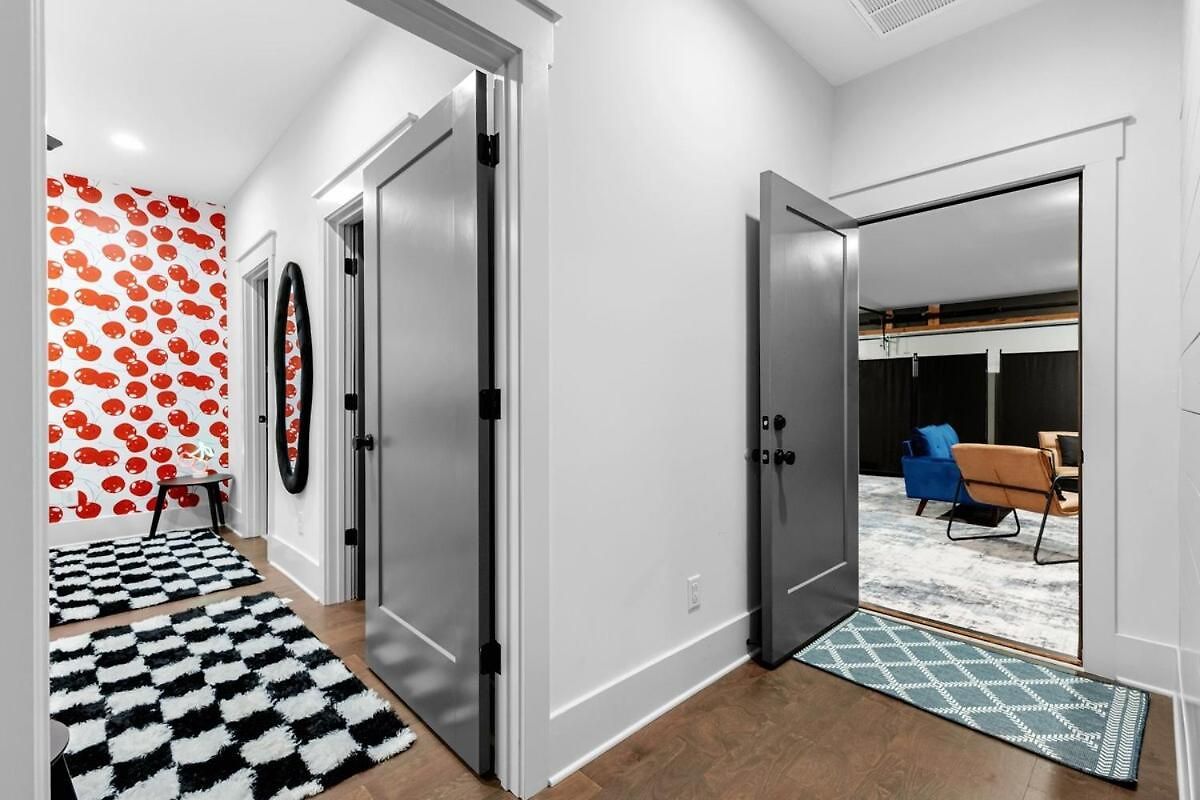 14 Bed Luxe Retreat With Game & Perfect For Large Groups!