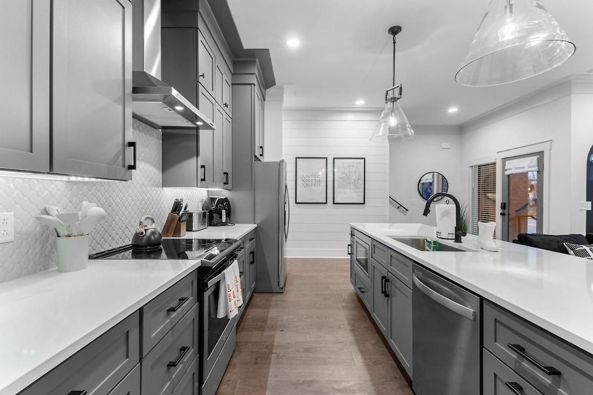 14 Bed Luxe Retreat With Game & Perfect For Large Groups! *