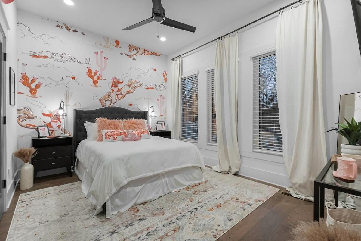 14 Bed Luxe Retreat With Game & Perfect For Large Groups!