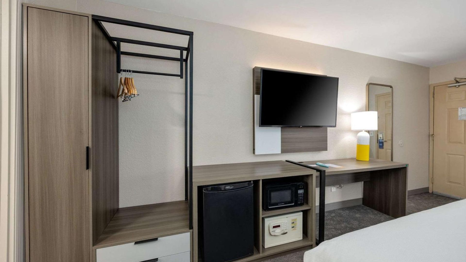Comfort Downtown - Music Center Inn 4*