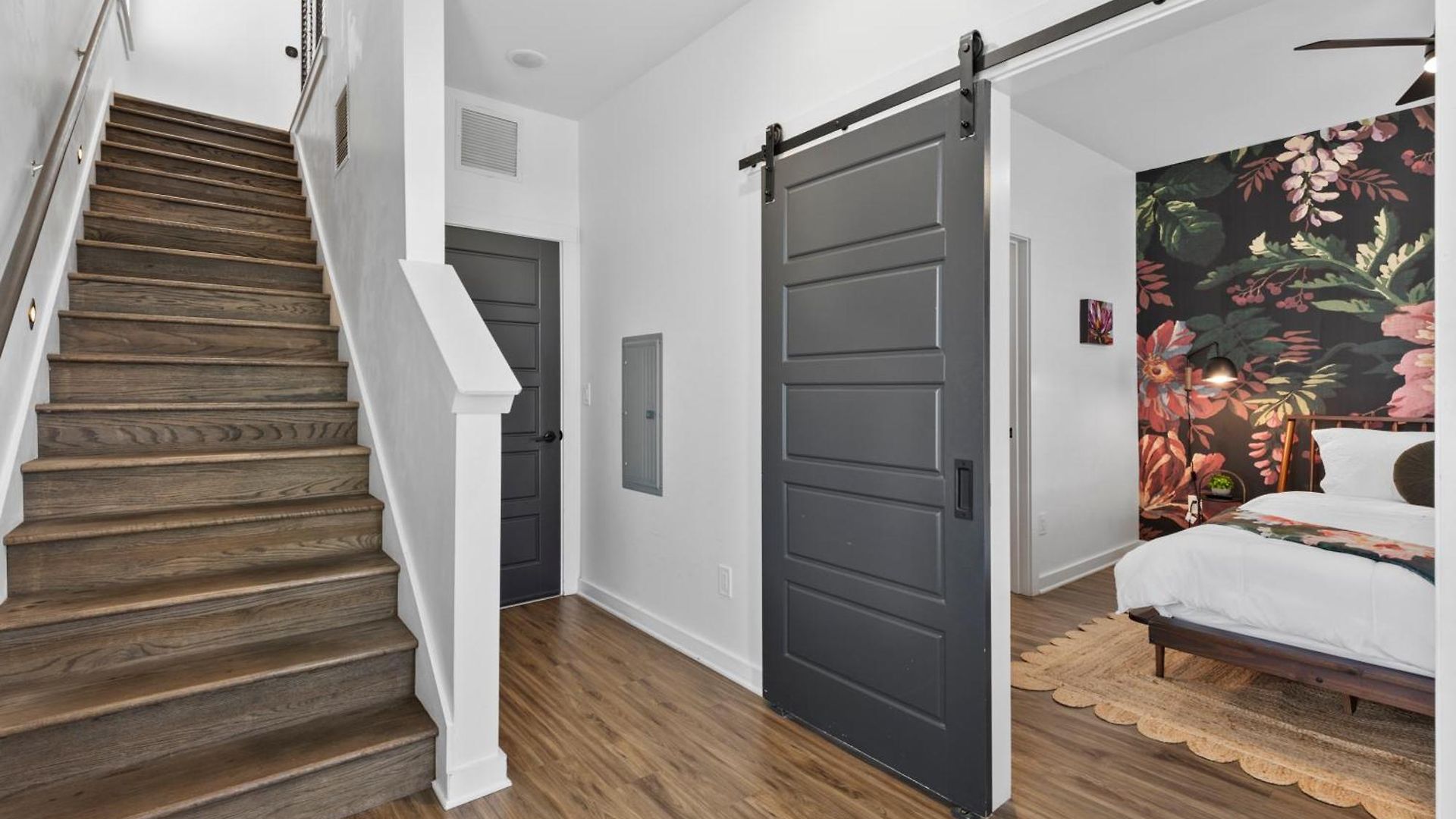 3 Miles To Broadway -garage, Patio, Walk To Shops *