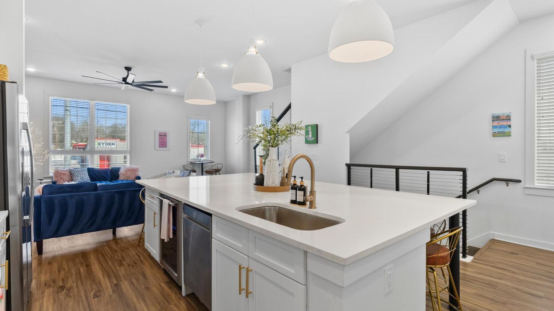 3 Miles To Broadway -garage, Patio, Walk To Shops