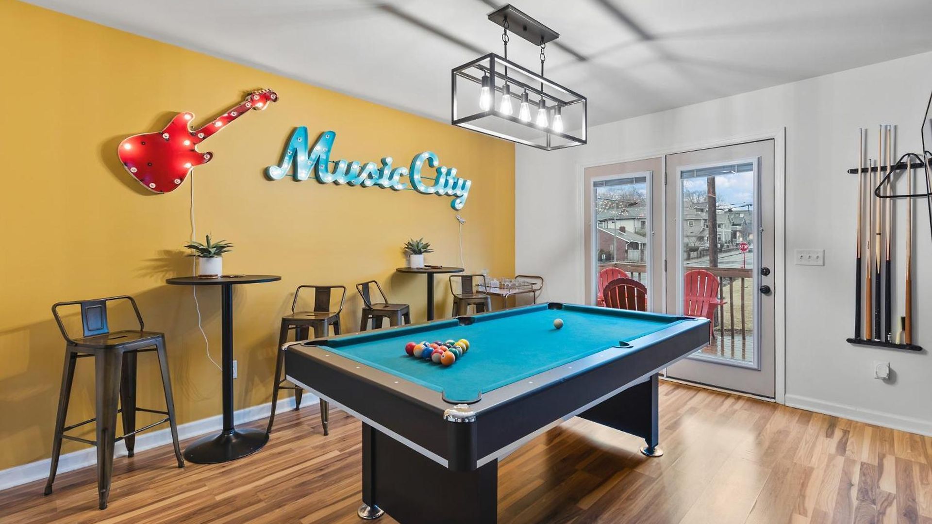 Pool Table Walk To Downtown Bars And Farmers Market Holiday home *