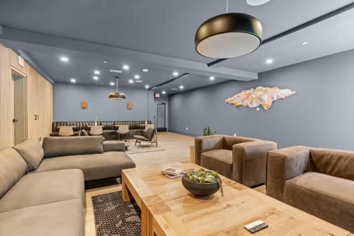 Penthouse Luxury With Pool Patio And View Walk To Broadway Holiday home
