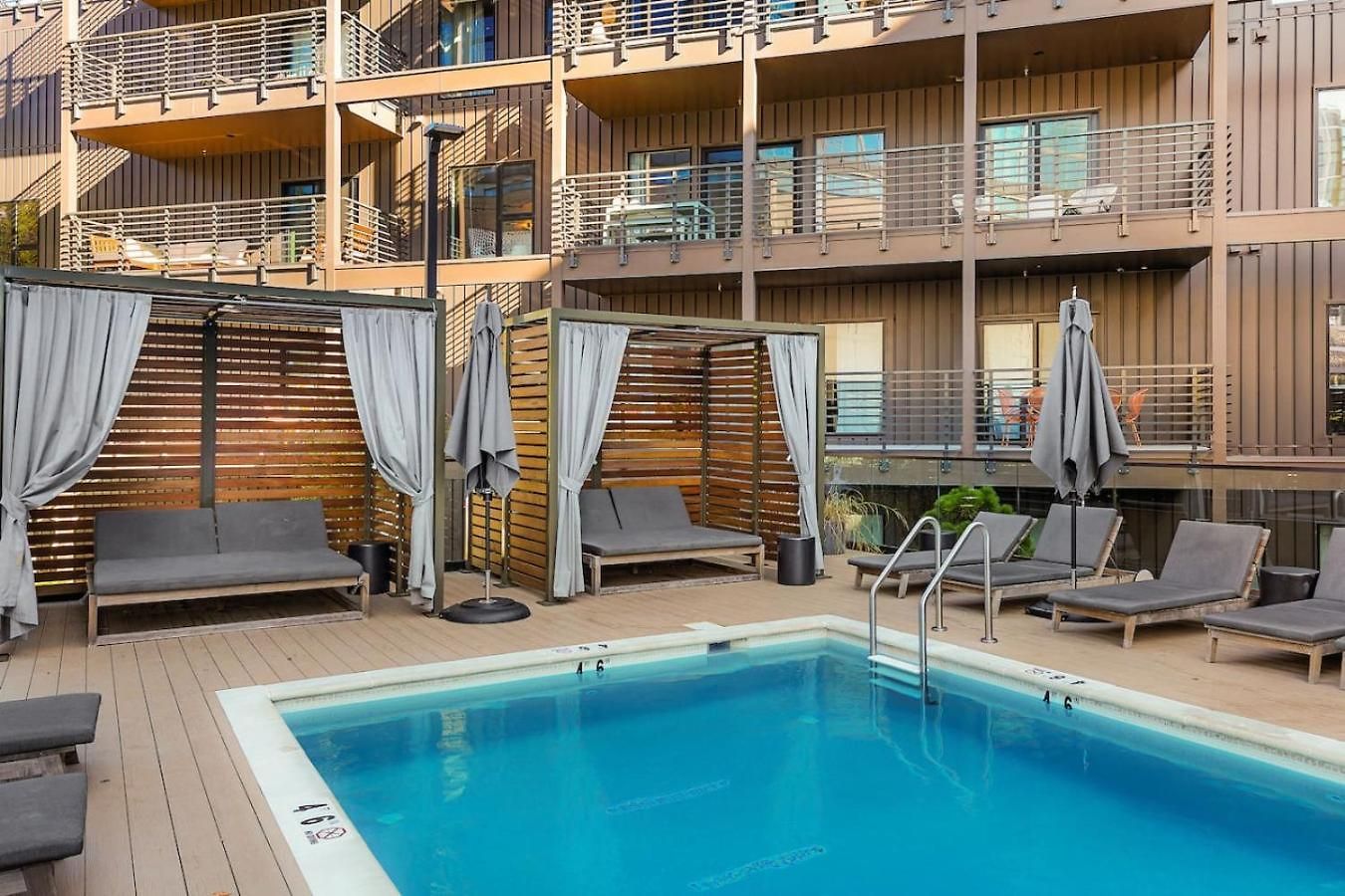 Penthouse Luxury With Pool Patio And View Walk To Broadway Holiday home *