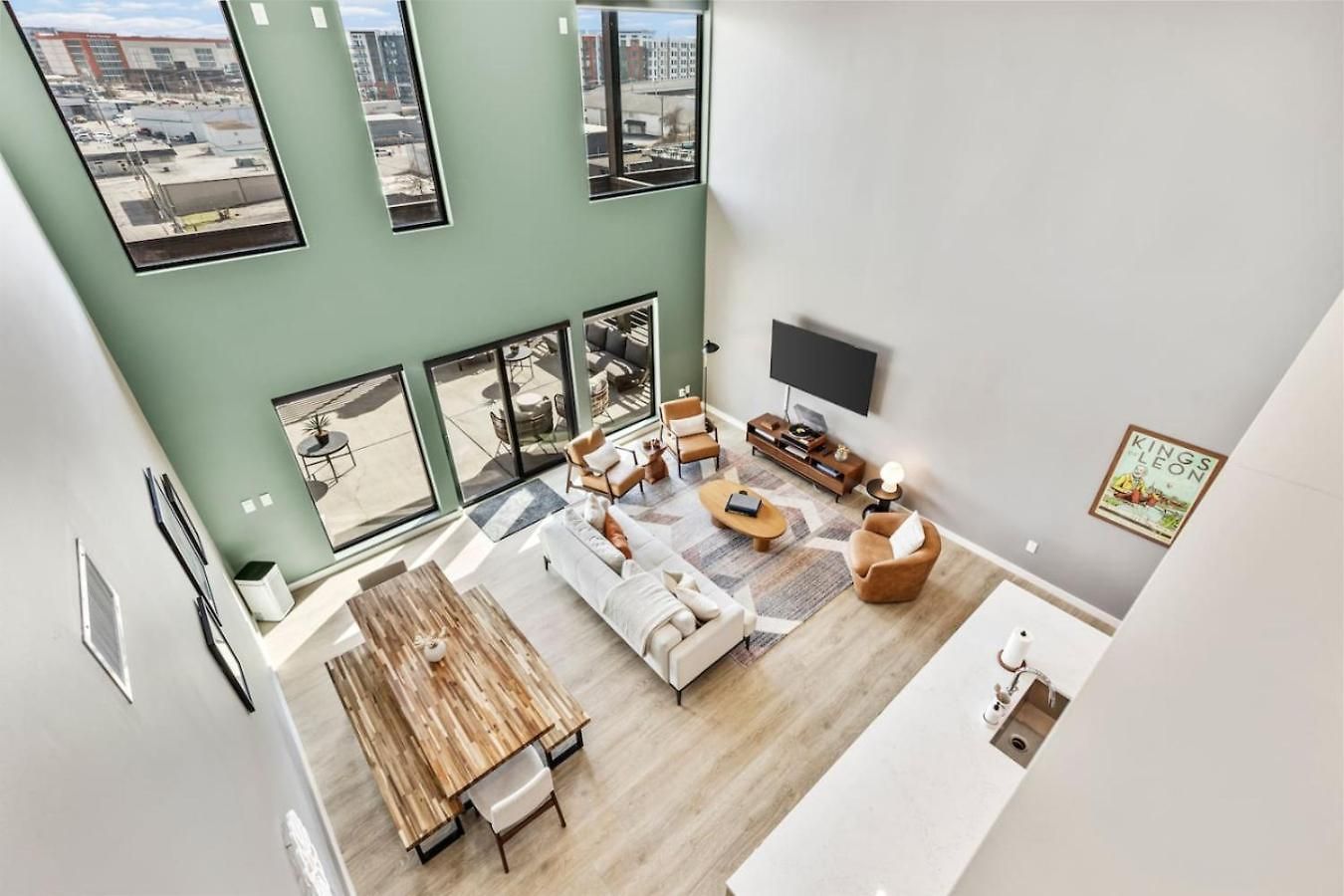 Penthouse Luxury With Pool Patio And View Walk To Broadway Holiday home