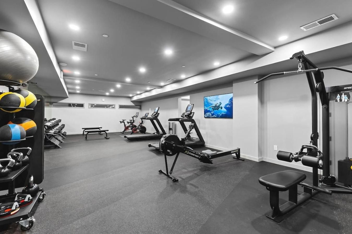 Penthouse Luxury With Pool Patio And View Walk To Broadway Holiday home Nashville