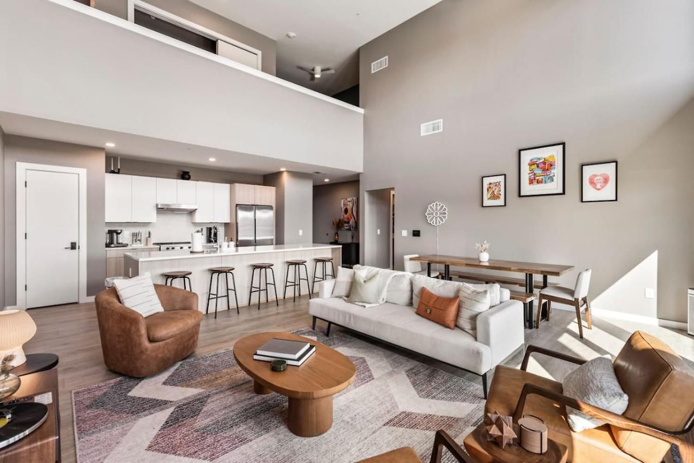 Holiday home Penthouse Luxury With Pool Patio And View Walk To Broadway *