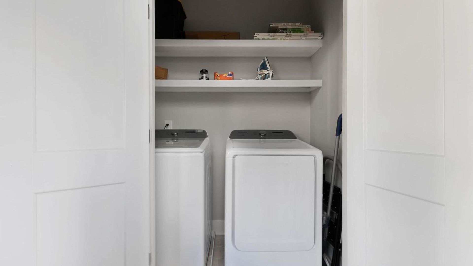 The Traveller New Redesign With Peloton & Sauna! Holiday home *