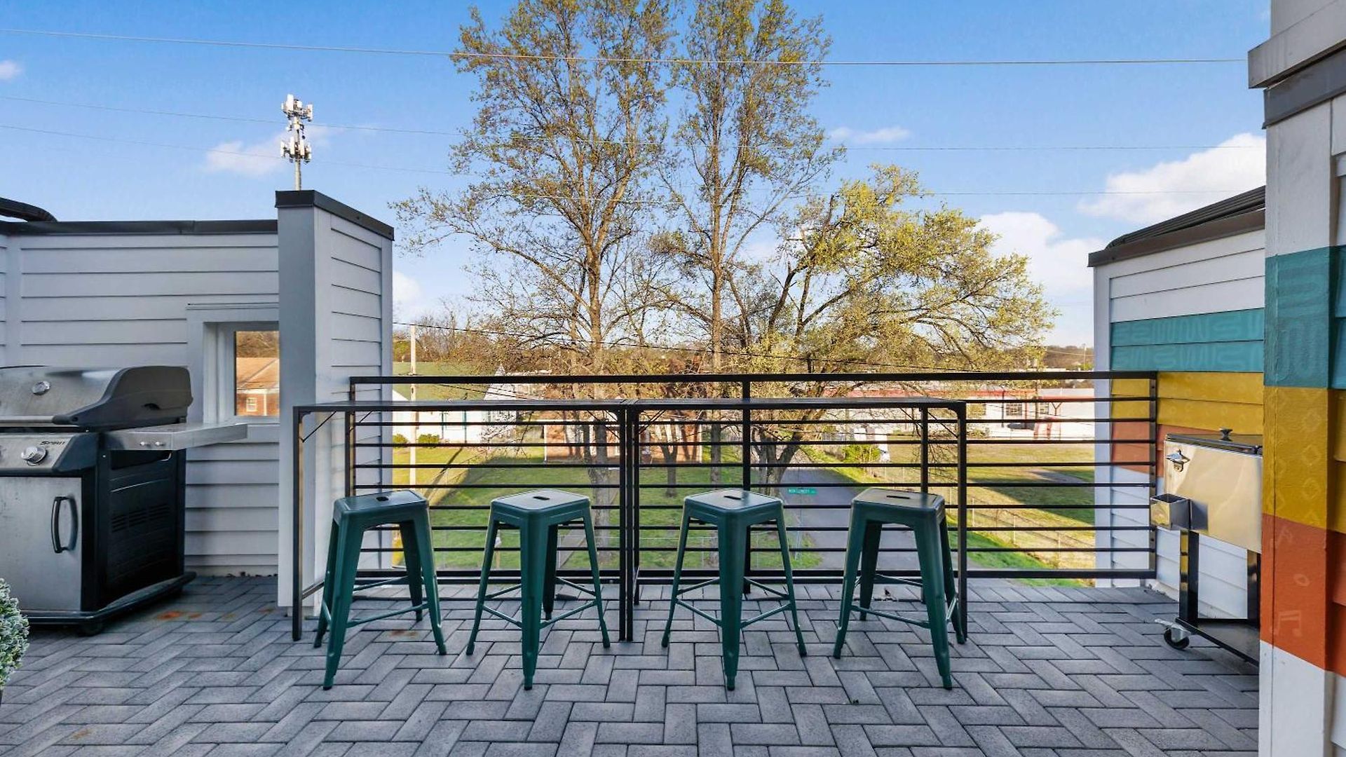 The Traveller New Redesign With Peloton & Sauna! * Nashville