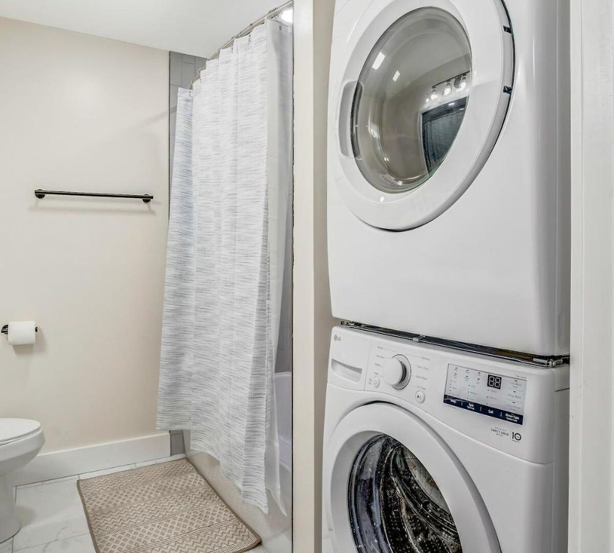 Beautiful, Enchanting, Private, 1 Bedroom 1 Bath Apartment *