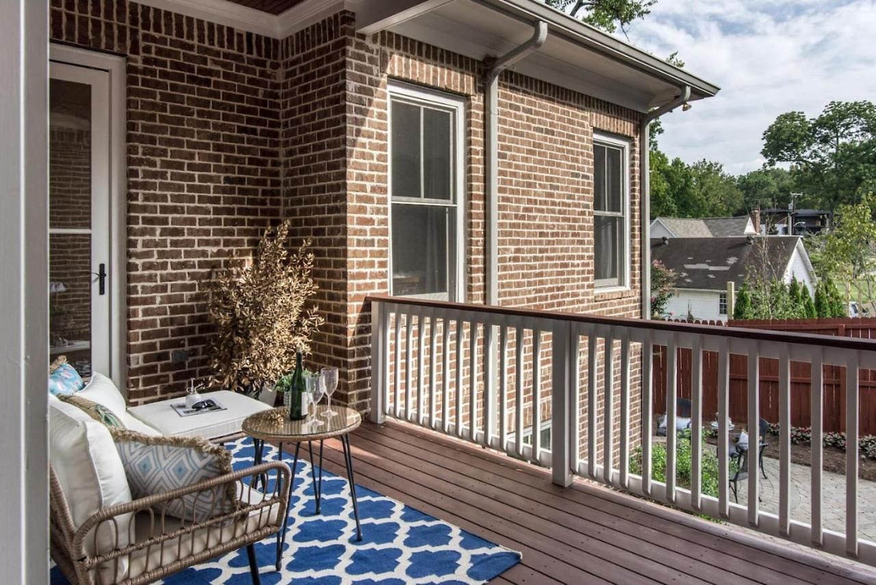 Luxe Large With Movie Room, Hot Tub, Garage Holiday home *