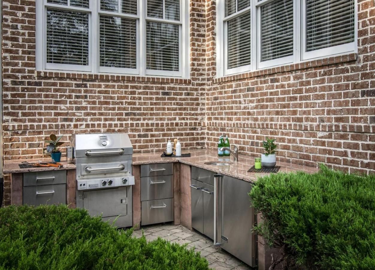 Luxe Large With Movie Room, Hot Tub, Garage * Nashville