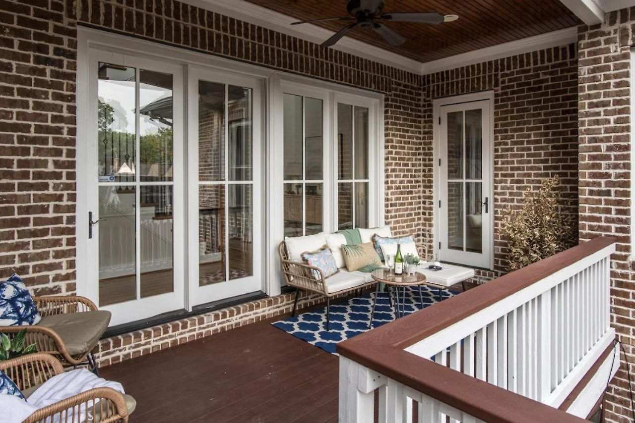 Luxe Large With Movie Room, Hot Tub, Garage Holiday home
