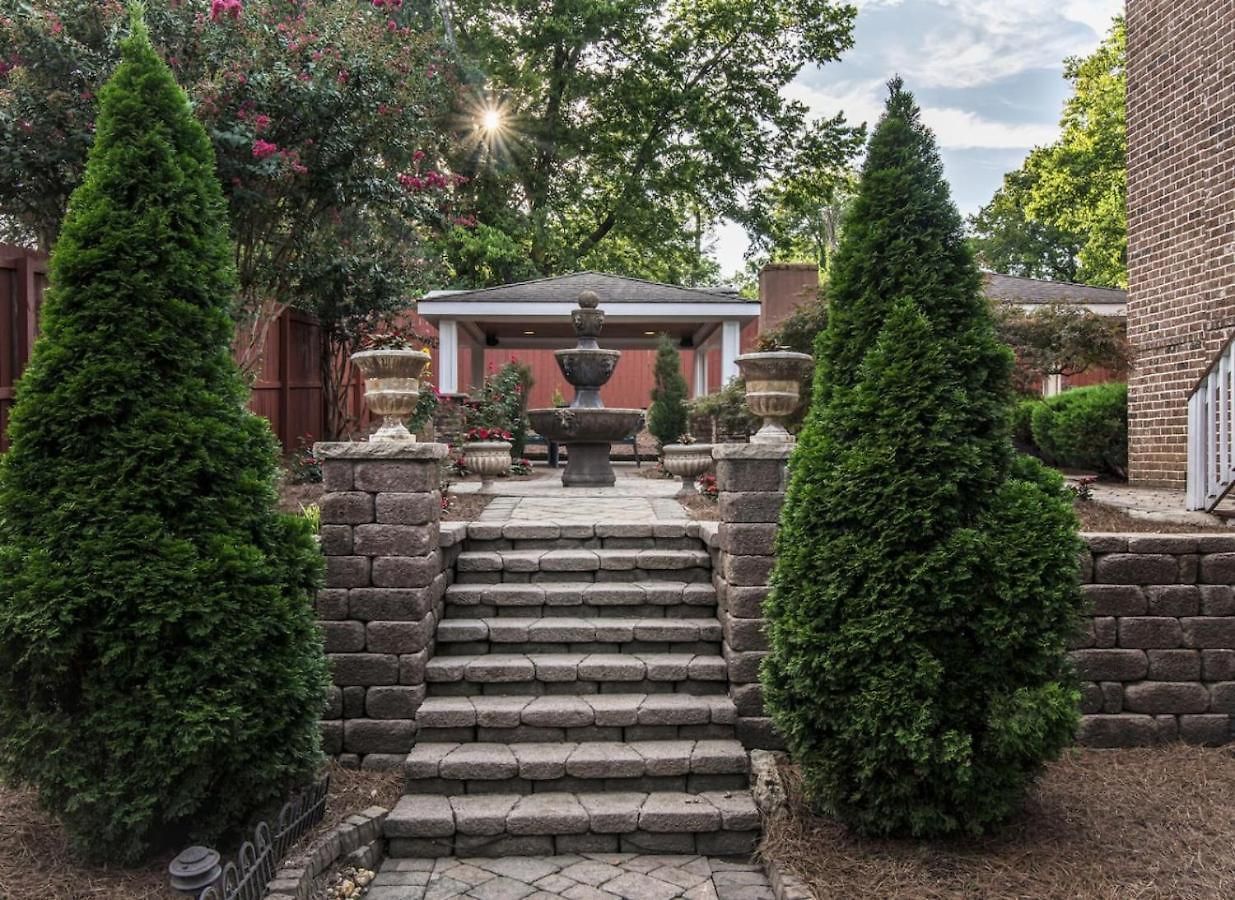 Holiday home Luxe Large With Movie Room, Hot Tub, Garage Nashville