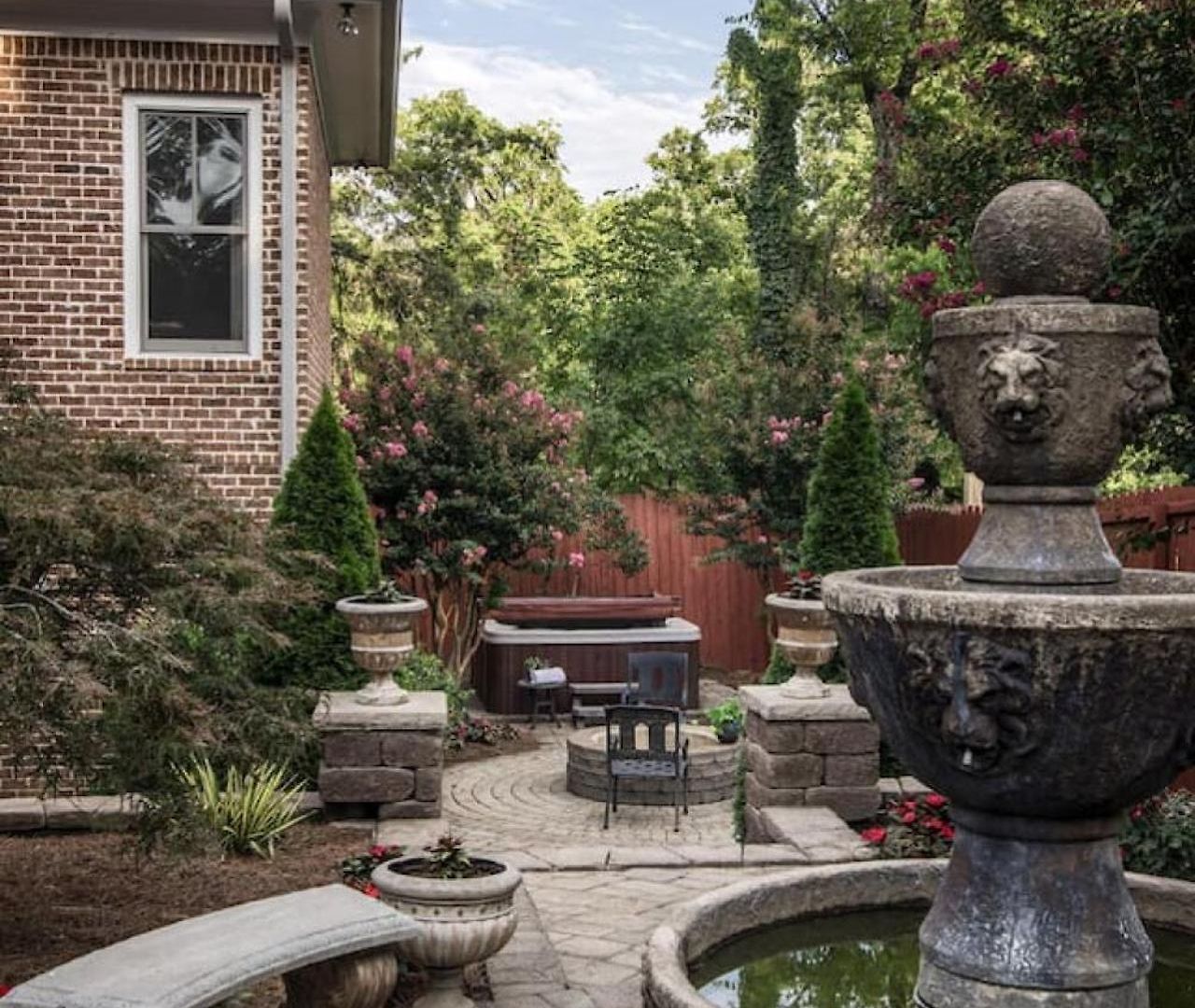 Luxe Large With Movie Room, Hot Tub, Garage Nashville