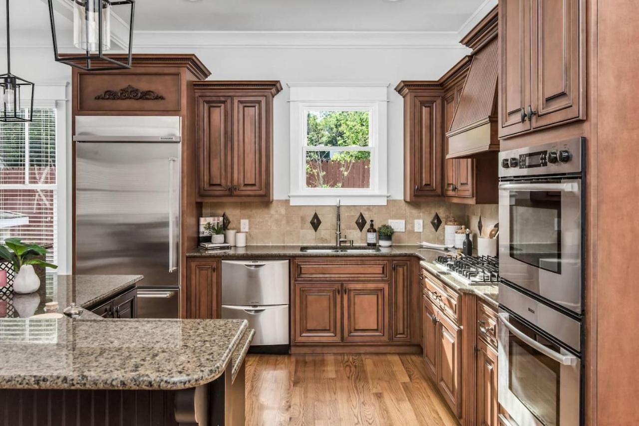Luxe Large With Movie Room, Hot Tub, Garage Nashville