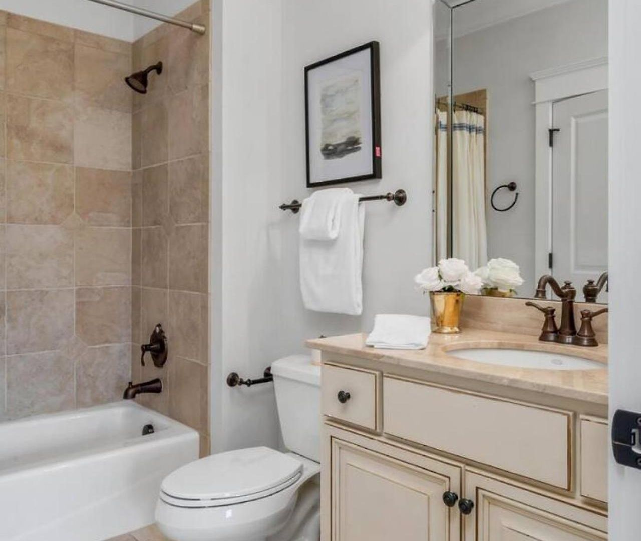 Luxe Large With Movie Room, Hot Tub, Garage Holiday home