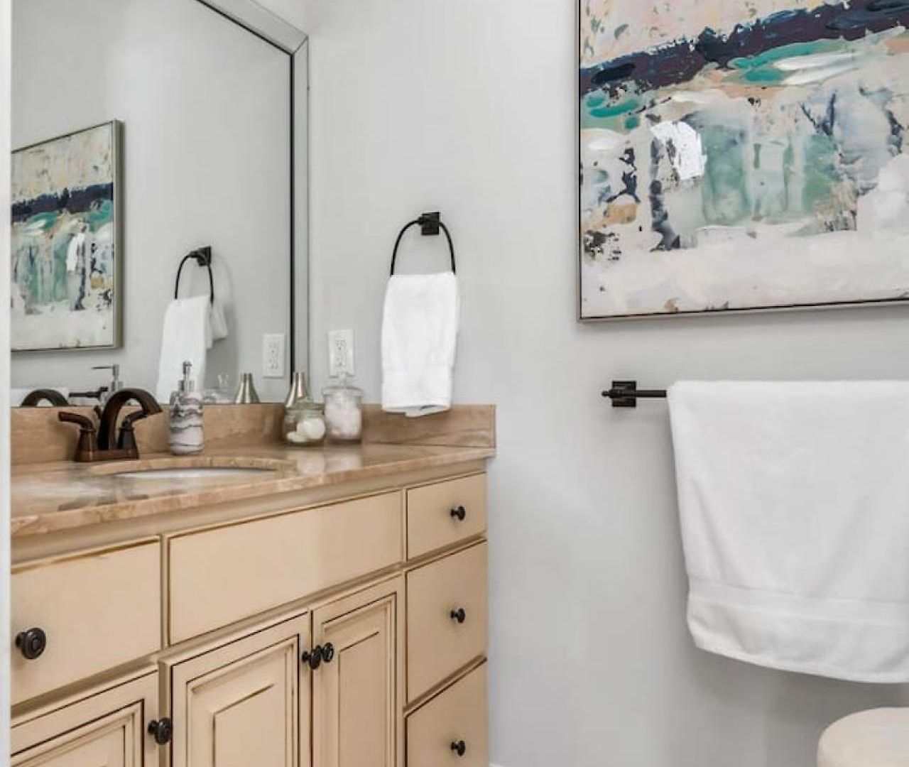 Luxe Large With Movie Room, Hot Tub, Garage Holiday home *