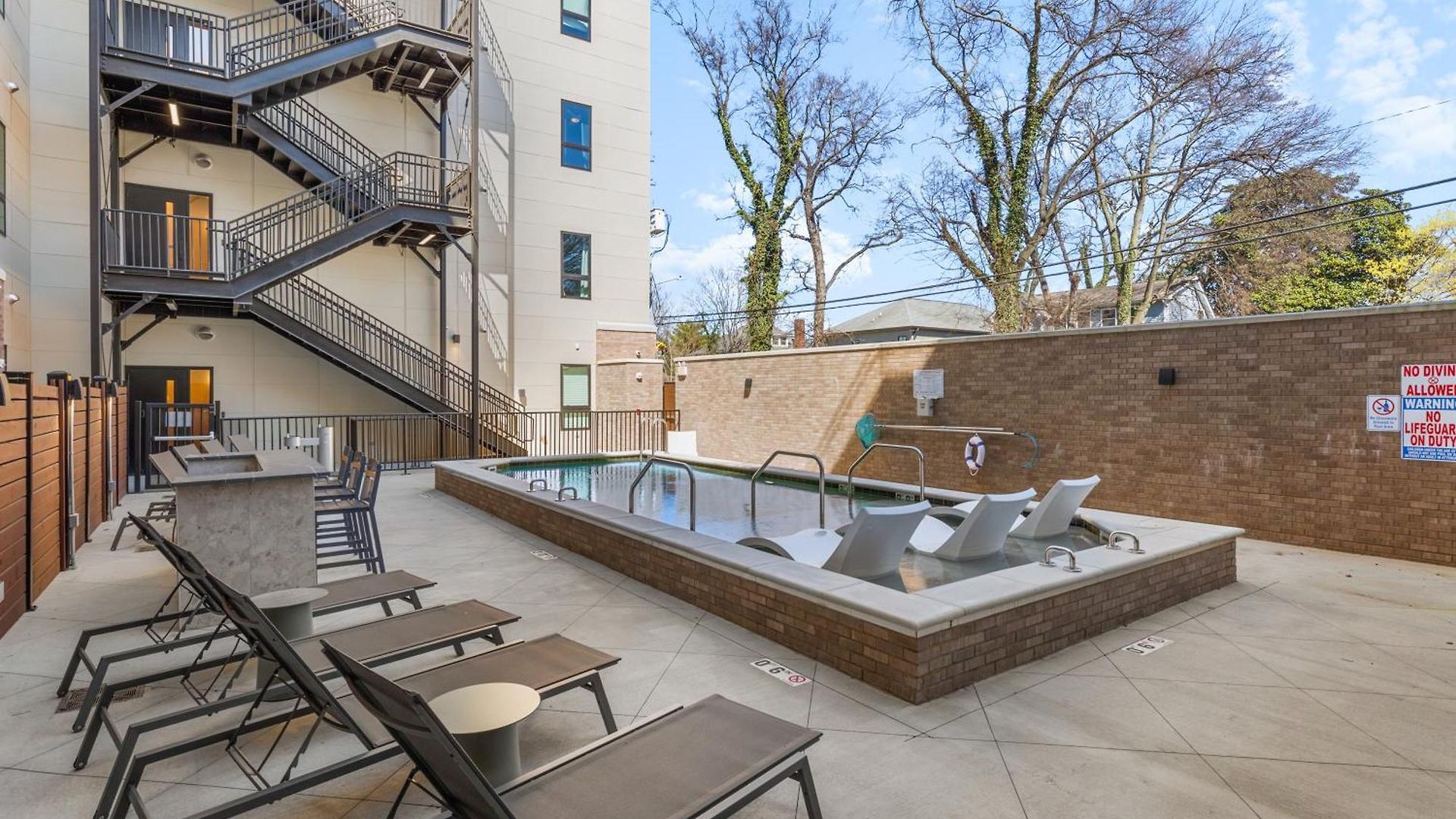 Upscale Music Row Corner Unit With Patio Rooftop With View And Gym *
