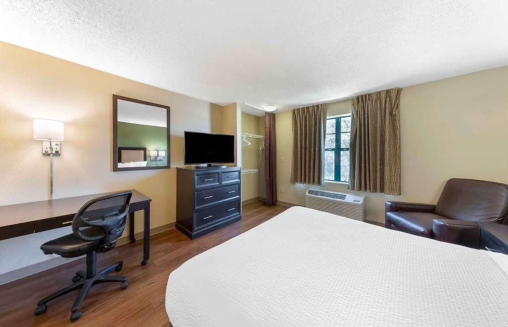 Extended America - - Airport - Music Hotel 2*