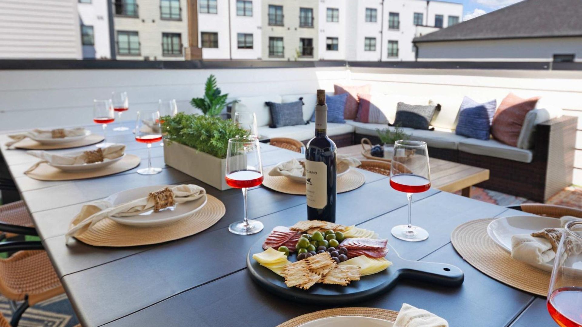 The Willie - Newly Redesigned, Game & Rooftop
