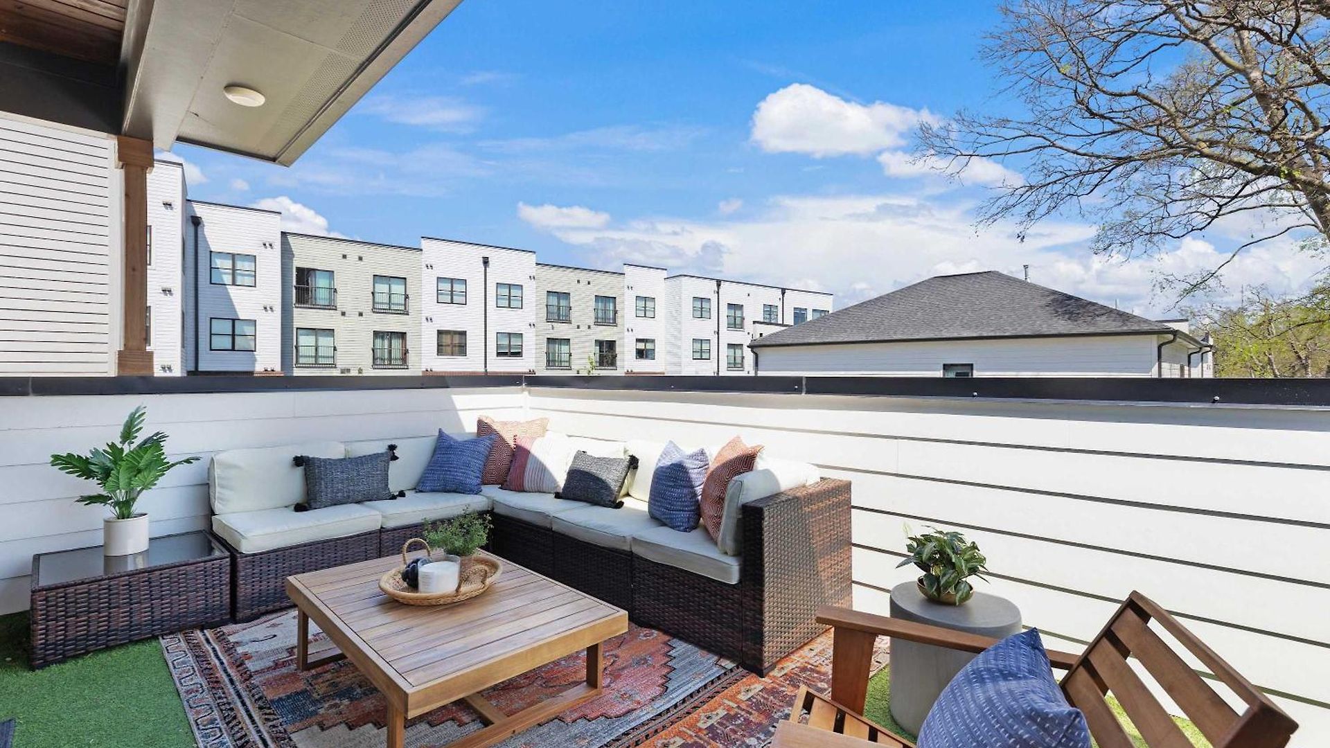 The Willie - Newly Redesigned, Game & Rooftop *