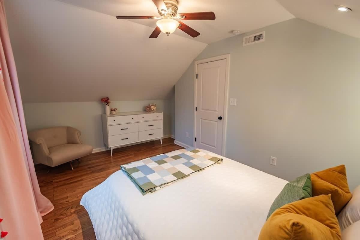 Cozy East Nash W Big Yard Holiday home