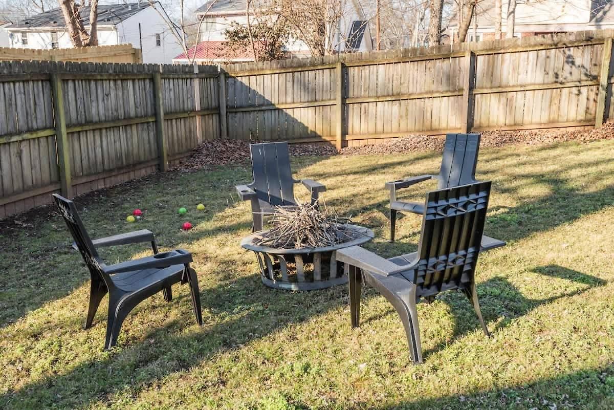 Cozy East Nash W Big Yard Holiday home