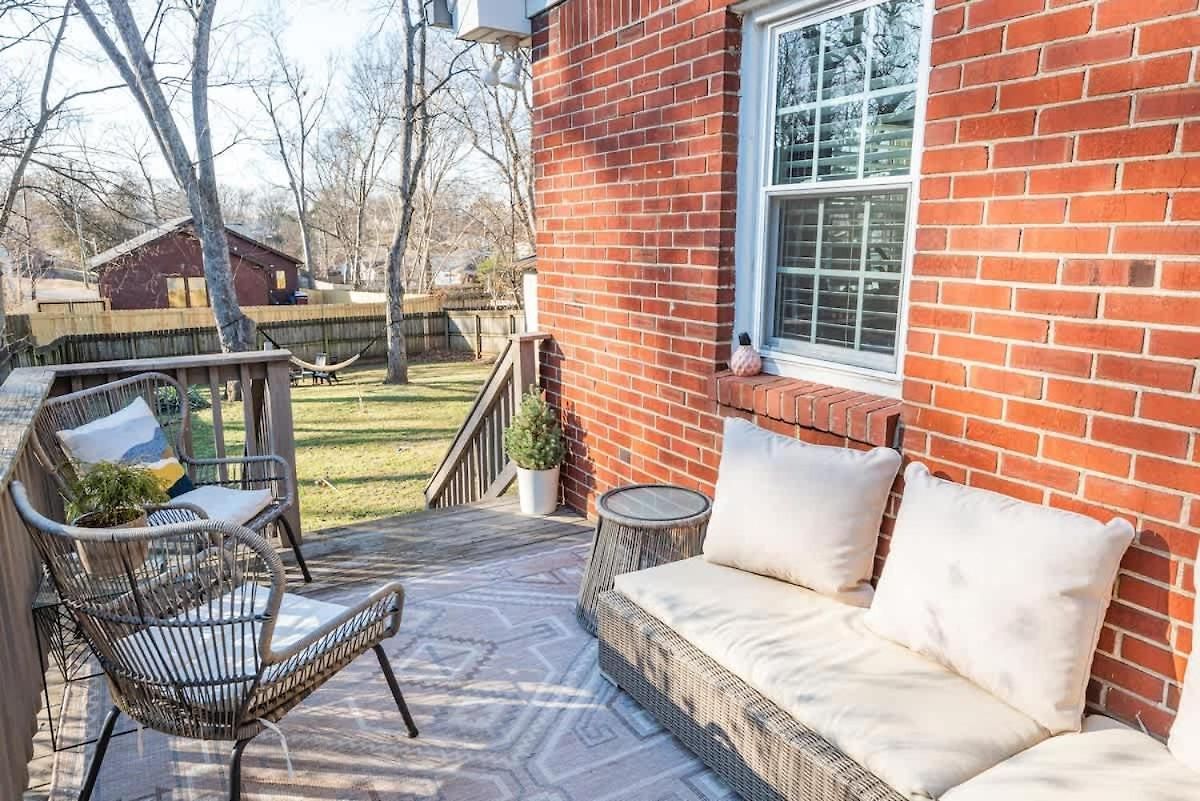 Cozy East Nash W Big Yard Holiday home *