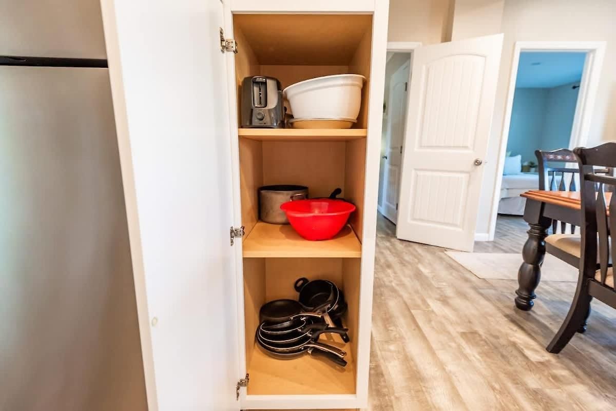 7 Min Drive To Broadway- Walkable Neighborhood *