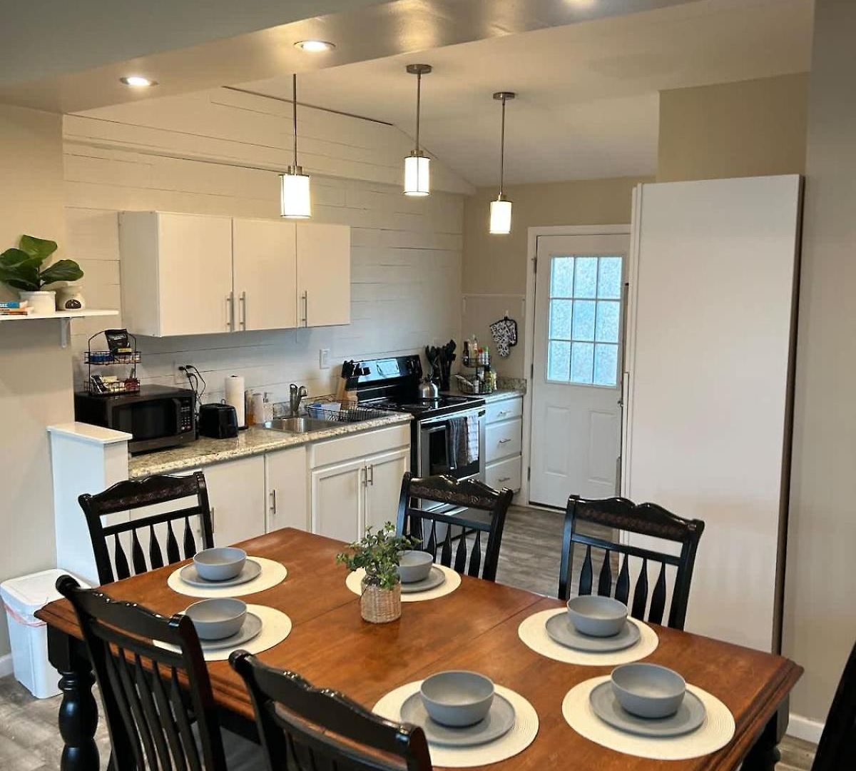 7 Min Drive To Broadway- Walkable Neighborhood Holiday home