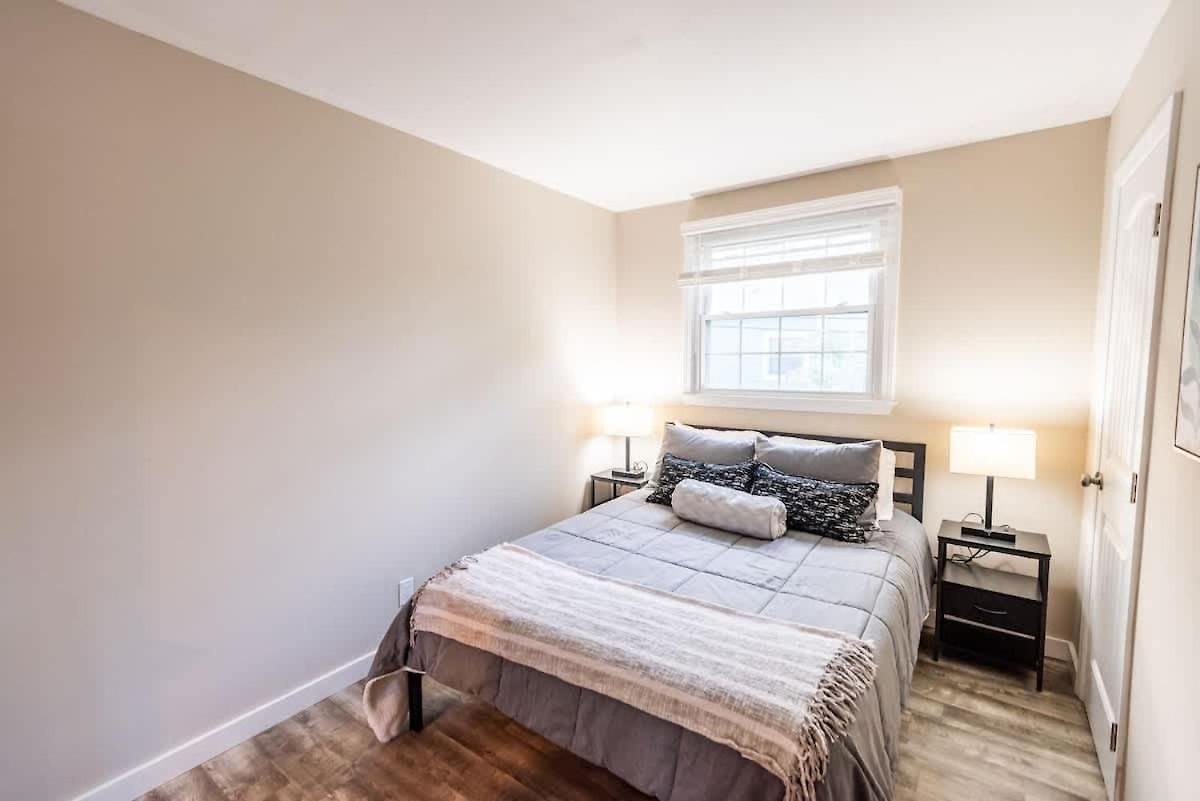 Sleeps 6-full Kitchen-4 Beds-big Couch-officespace