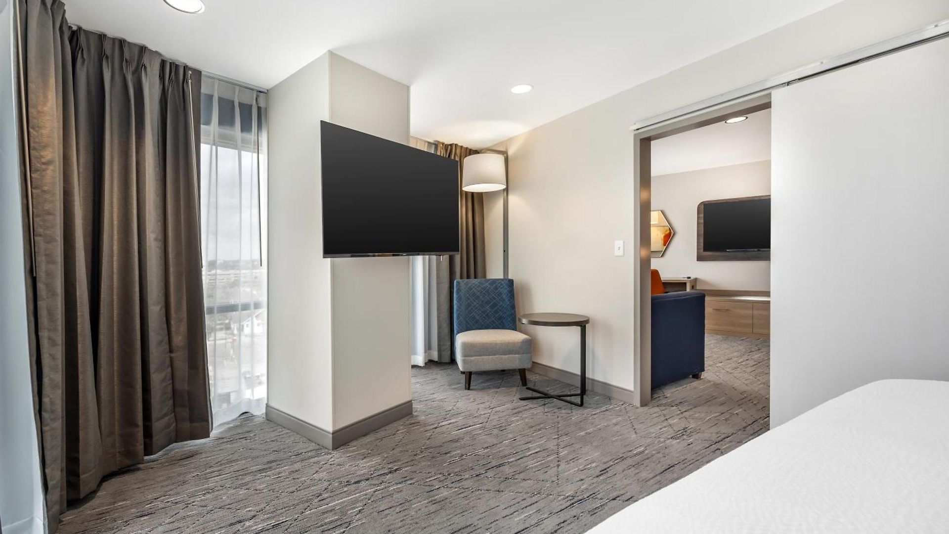 Express & West End - Univ Area By Ihg Hotel 3*