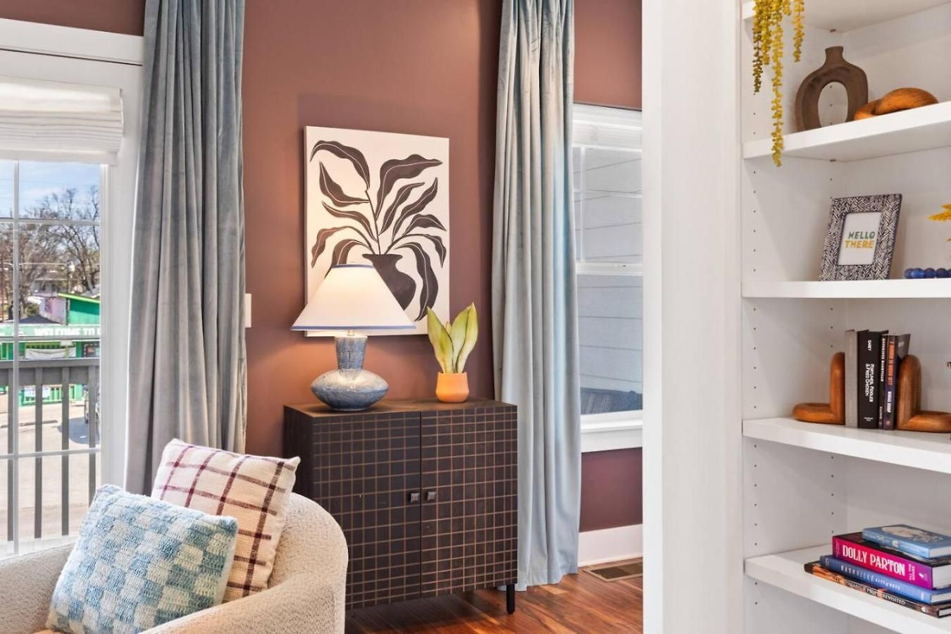 Vibrant In The Nations With Garage Walk To Restaurants And Shops Nashville