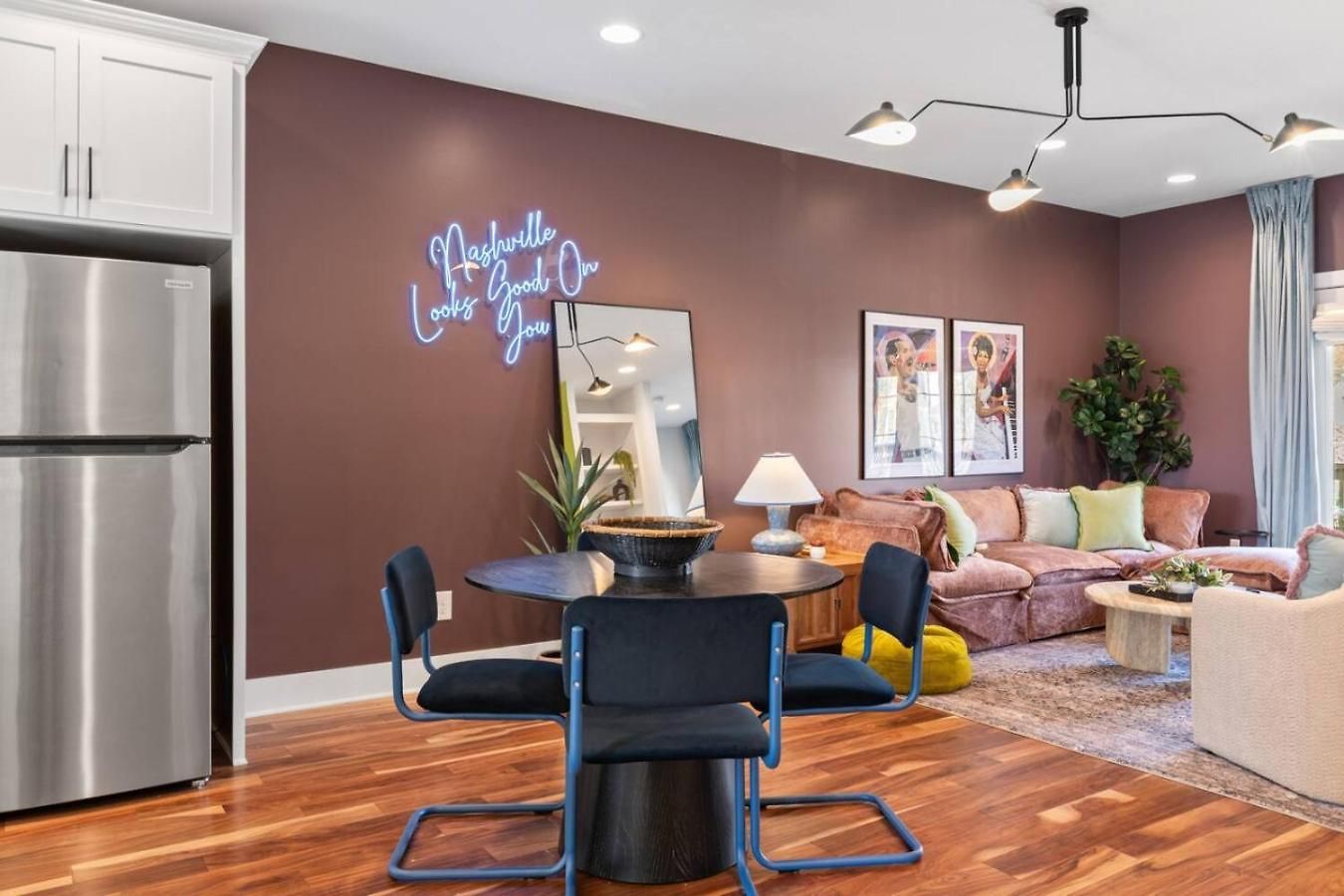 Vibrant In The Nations With Garage Walk To Restaurants And Shops